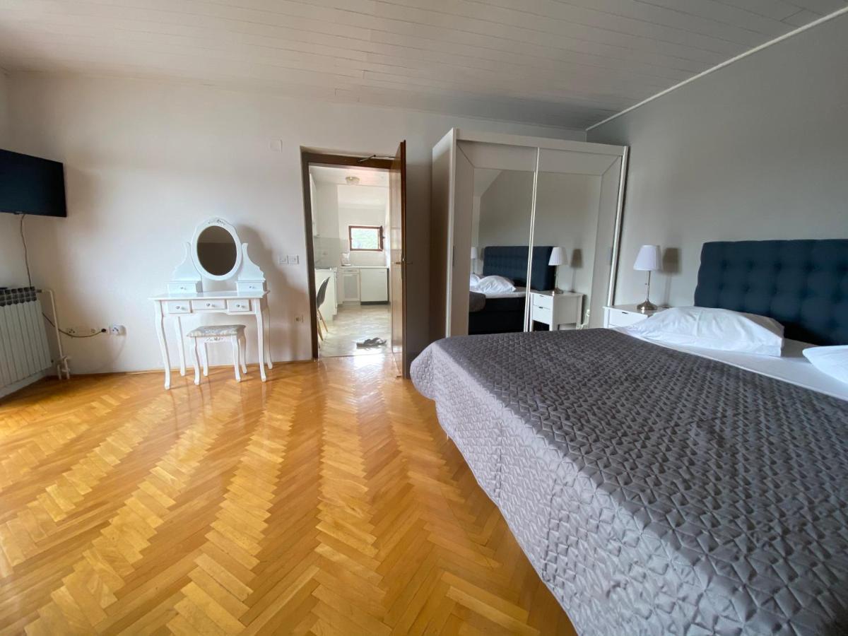 Apartements And Rooms Next To The Sea - Belveder Rab Supetarska Draga Esterno foto