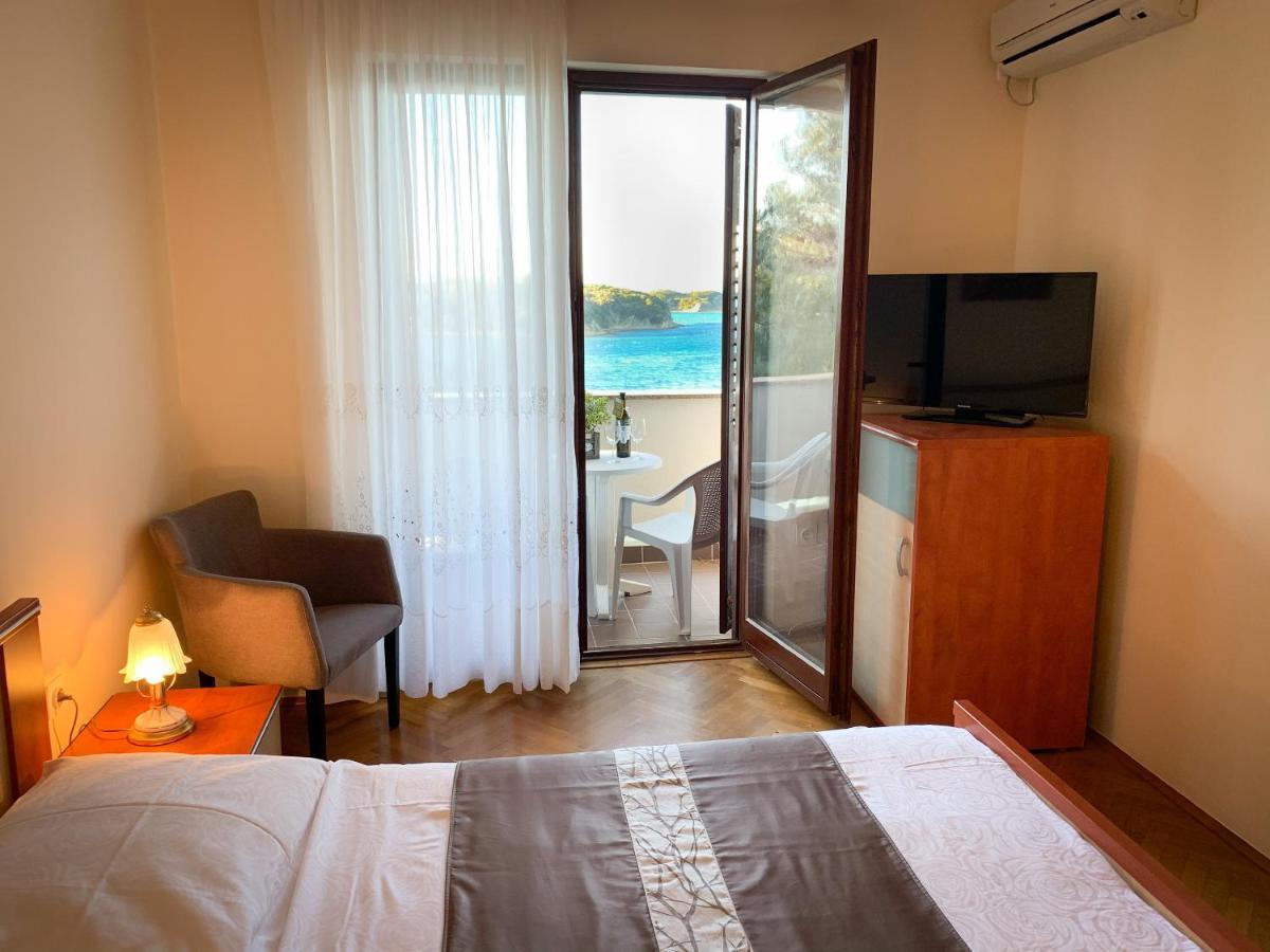 Apartements And Rooms Next To The Sea - Belveder Rab Supetarska Draga Esterno foto