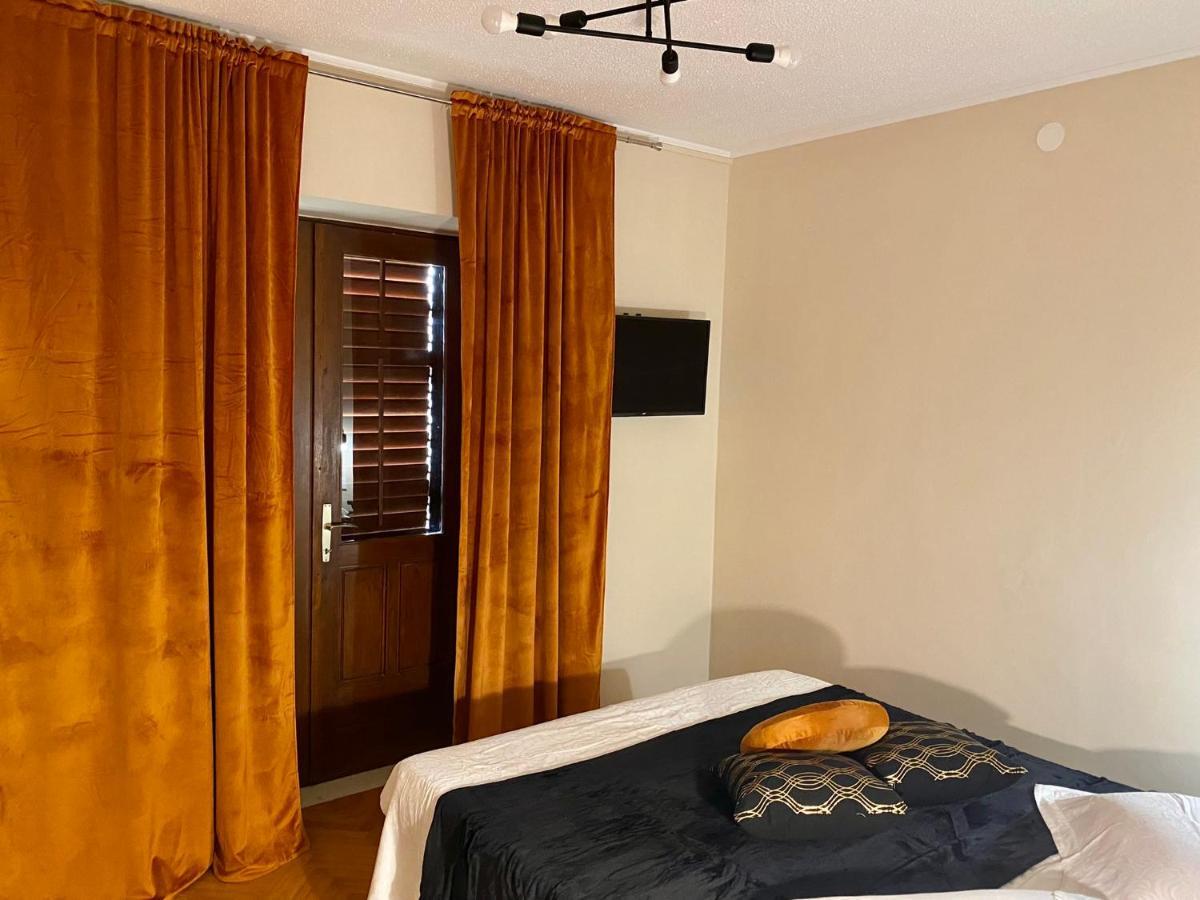 Apartements And Rooms Next To The Sea - Belveder Rab Supetarska Draga Esterno foto