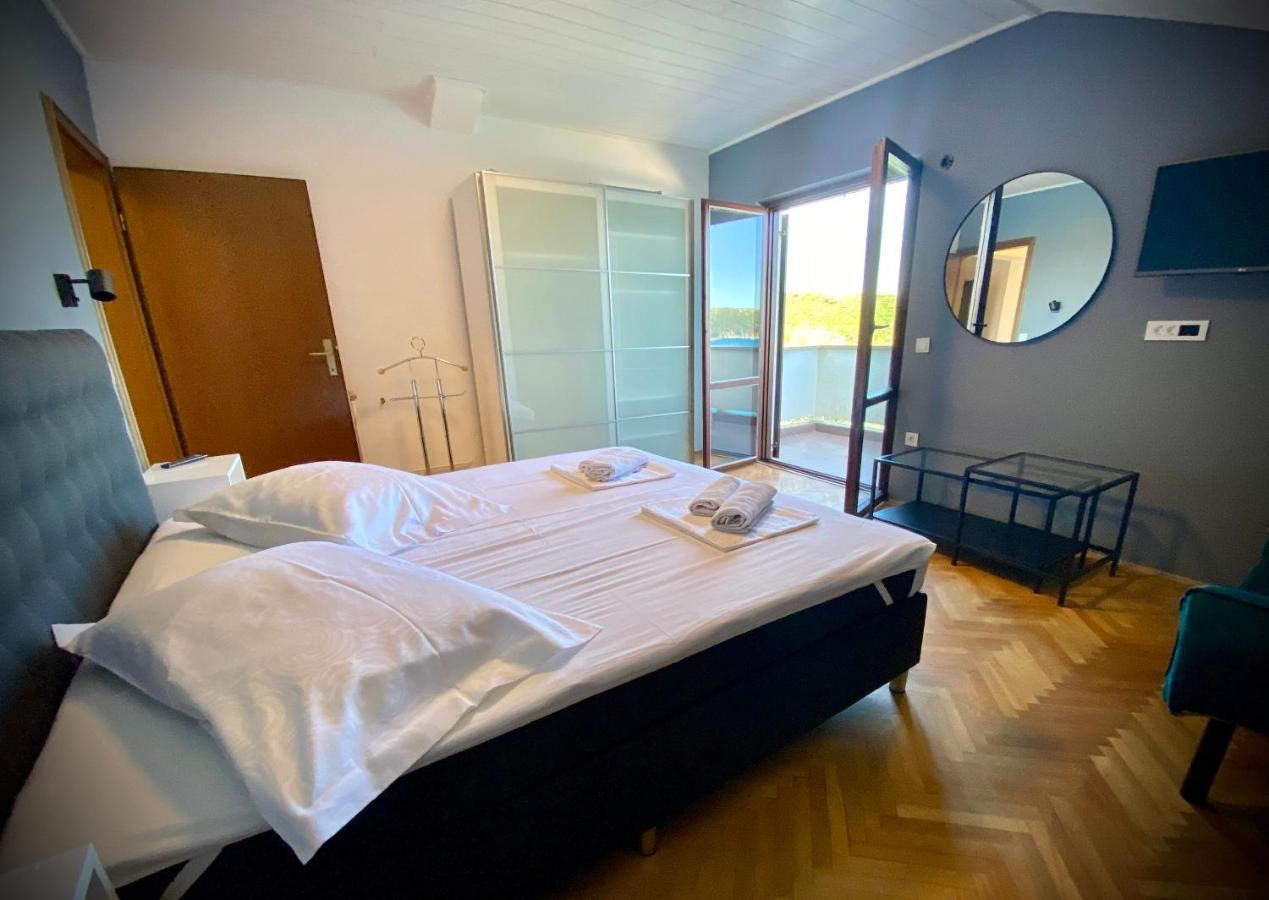 Apartements And Rooms Next To The Sea - Belveder Rab Supetarska Draga Esterno foto