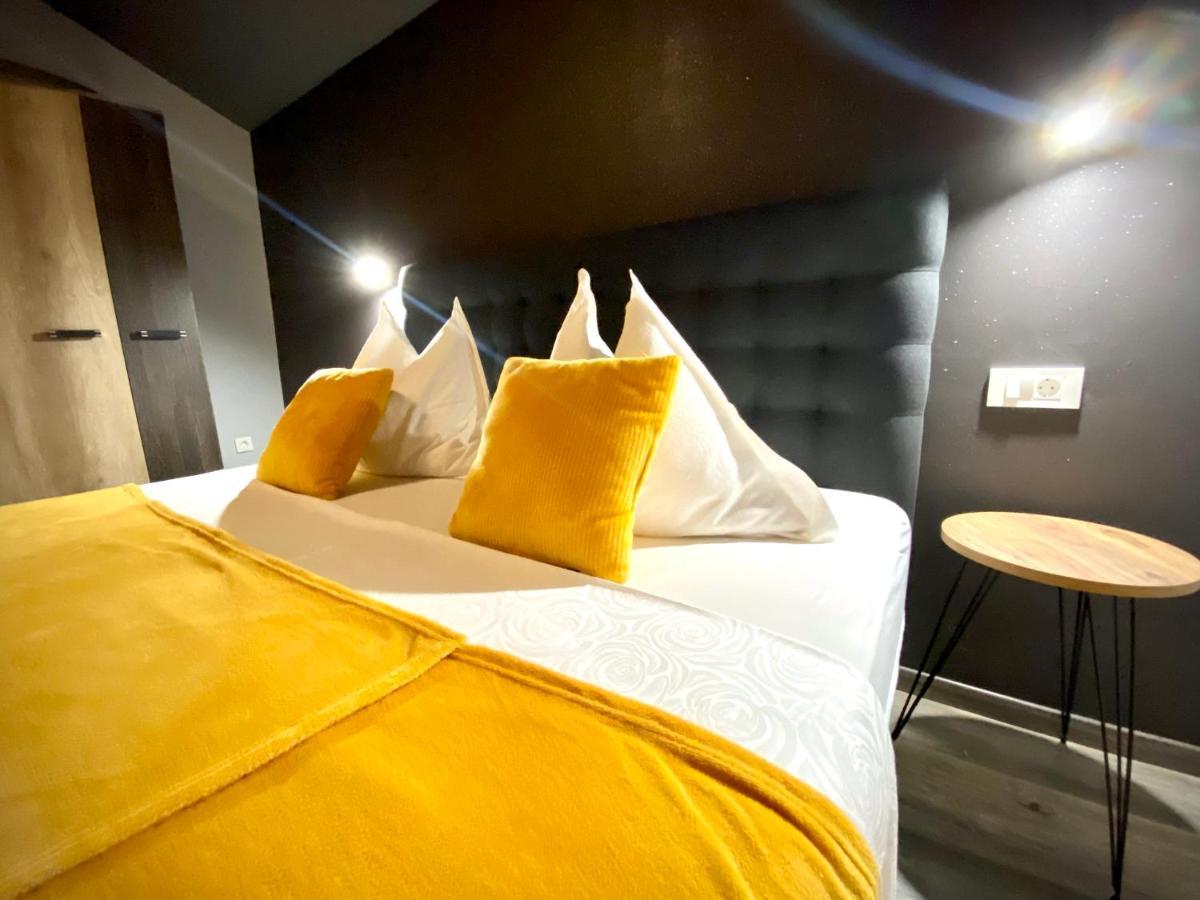 Apartements And Rooms Next To The Sea - Belveder Rab Supetarska Draga Esterno foto
