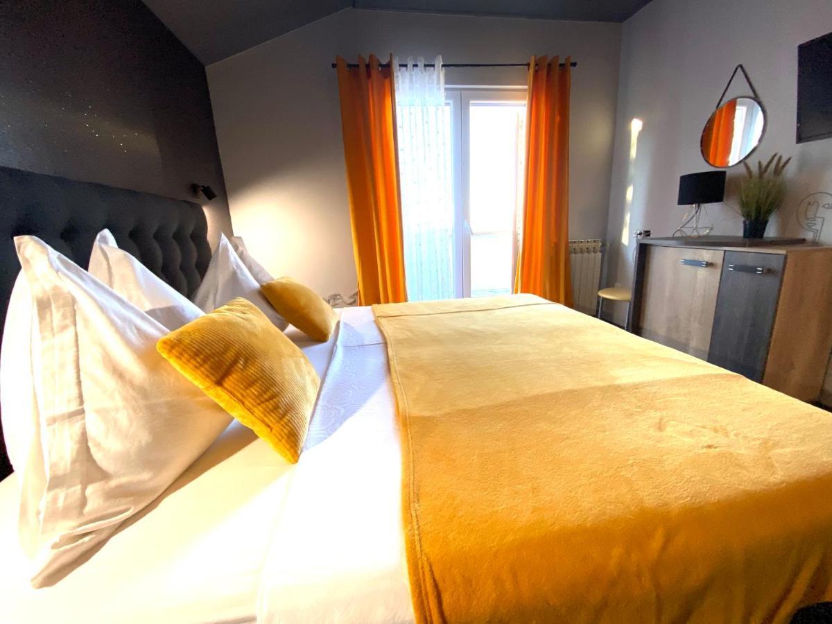 Apartements And Rooms Next To The Sea - Belveder Rab Supetarska Draga Esterno foto