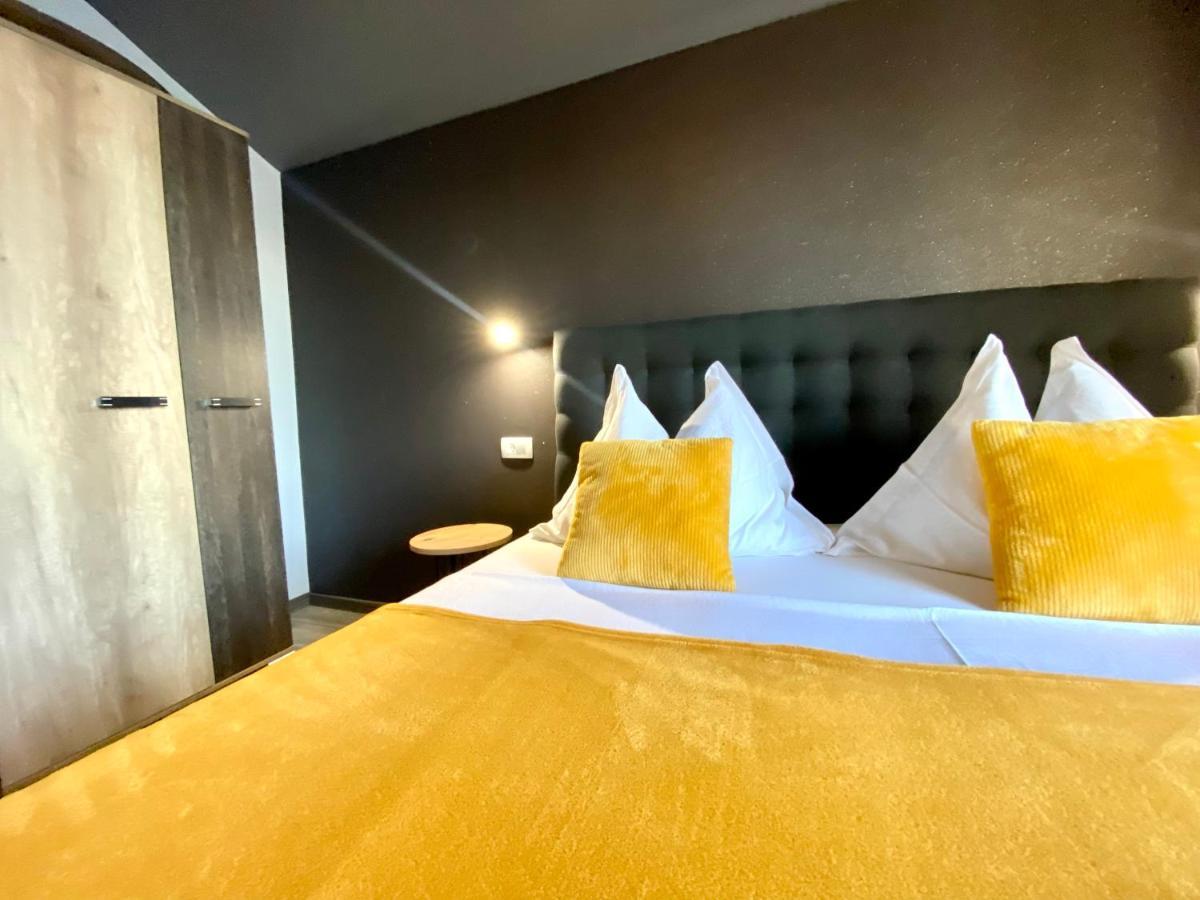 Apartements And Rooms Next To The Sea - Belveder Rab Supetarska Draga Esterno foto