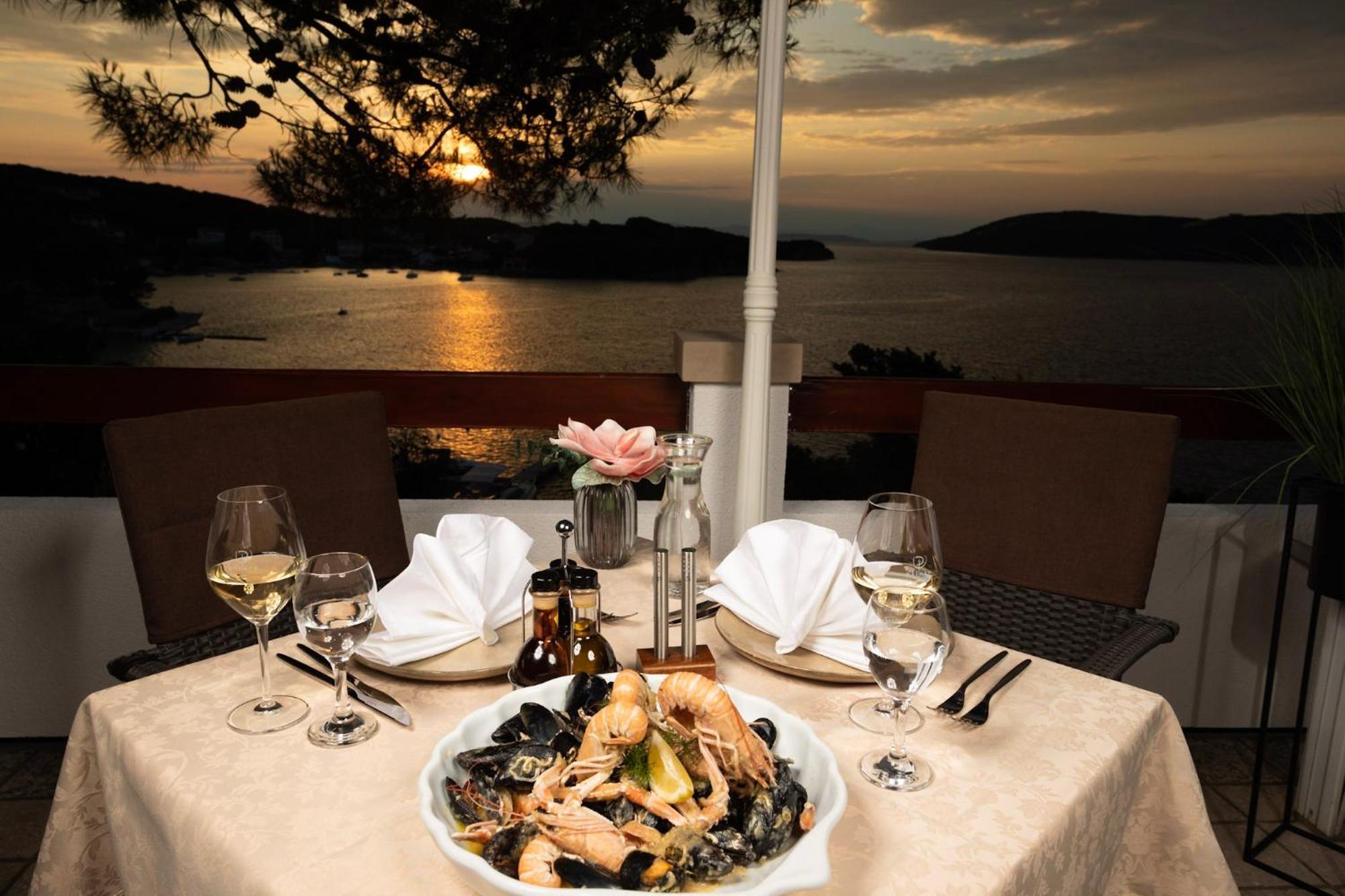 Apartements And Rooms Next To The Sea - Belveder Rab Supetarska Draga Esterno foto