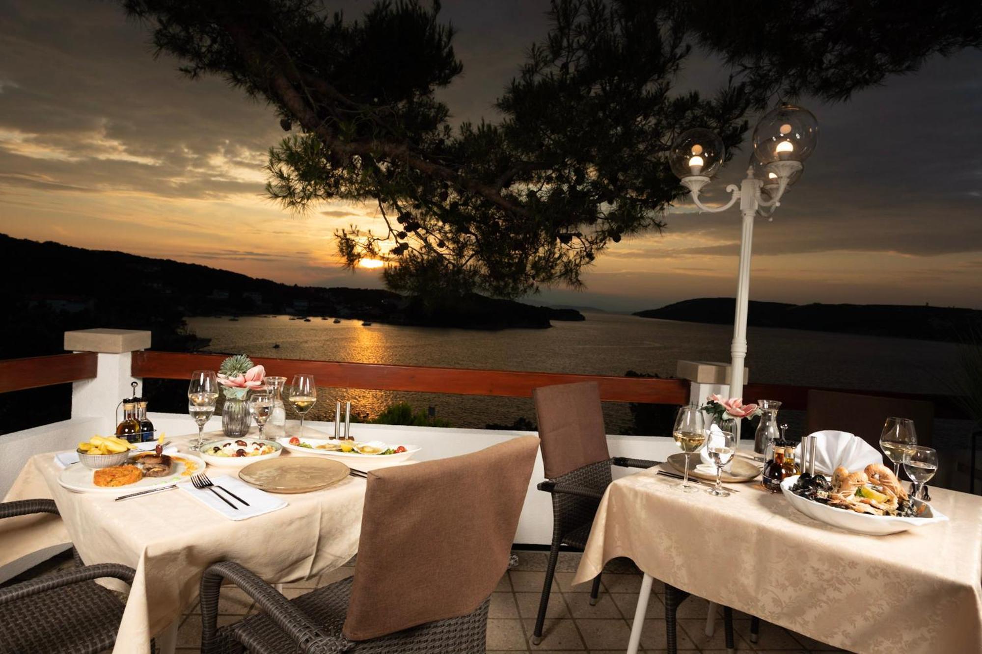 Apartements And Rooms Next To The Sea - Belveder Rab Supetarska Draga Esterno foto