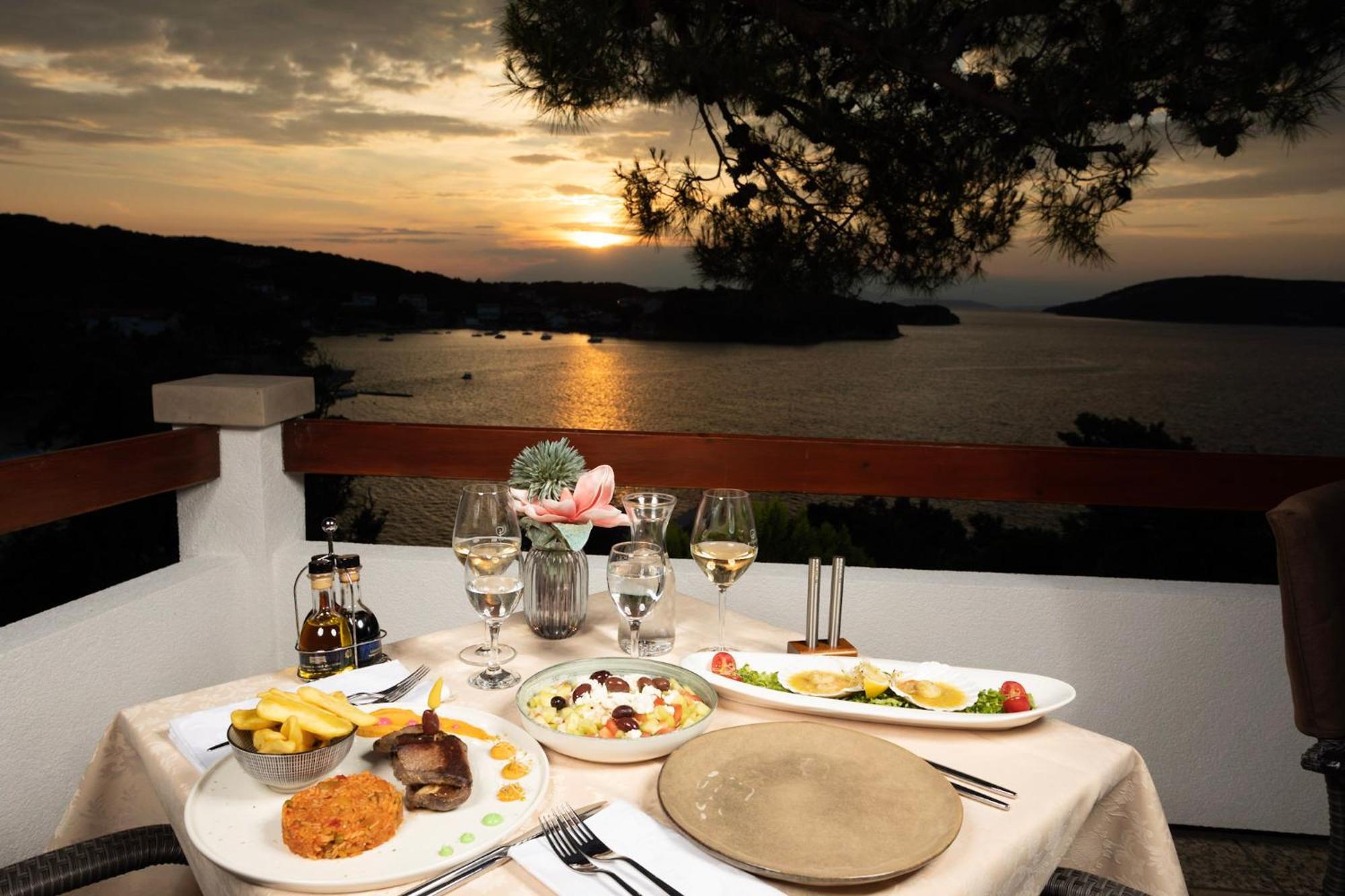 Apartements And Rooms Next To The Sea - Belveder Rab Supetarska Draga Esterno foto